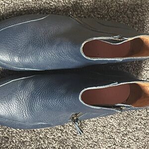 Vionic navy Blue Vegan Leather booties